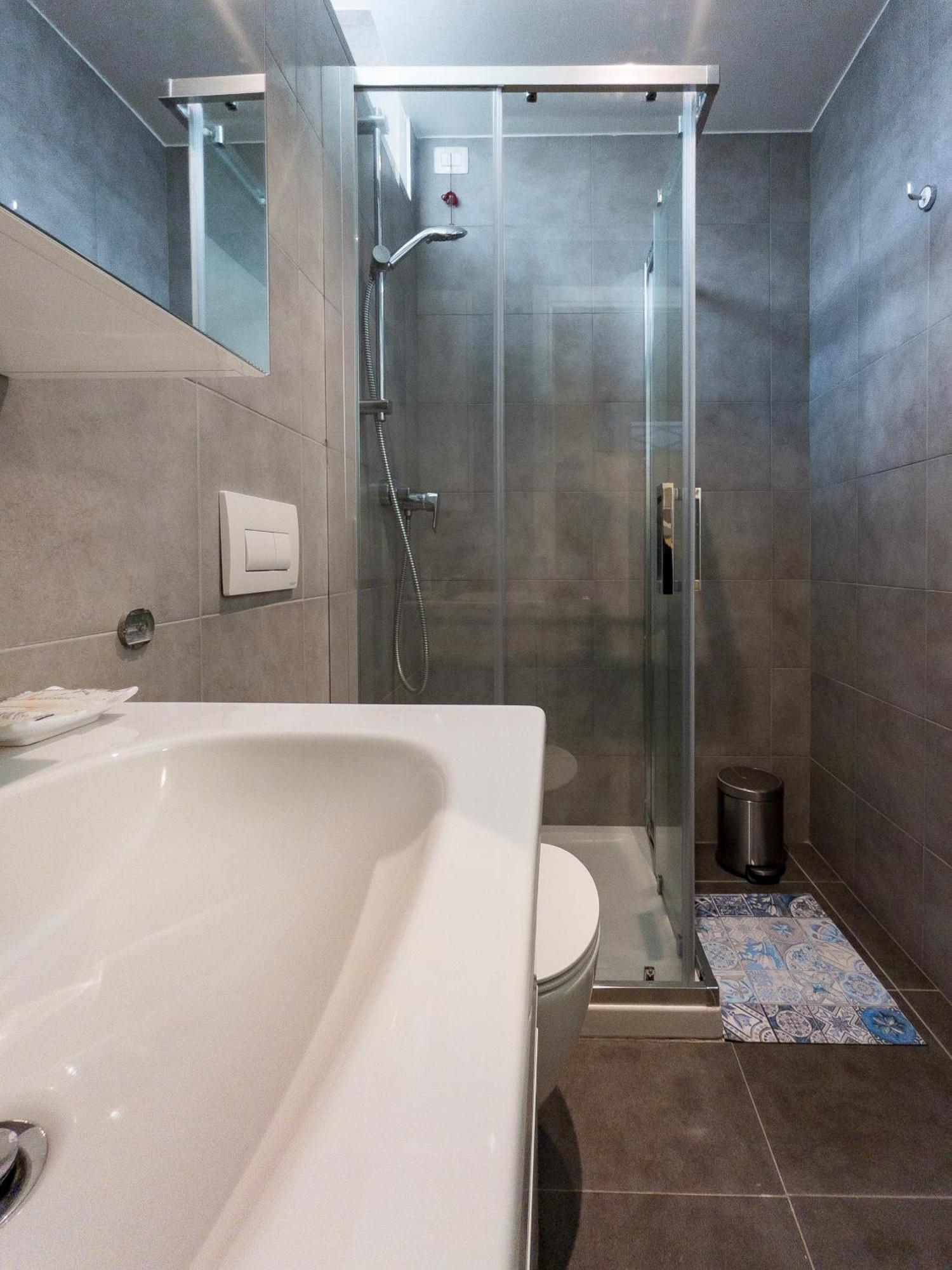 Rrrapido Holy Suites And Rooms - Via Sardegna Milão Exterior foto